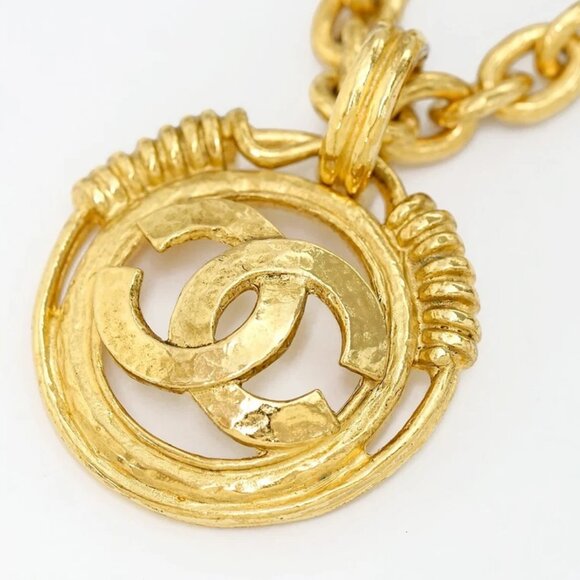 CHANEL CC Logo Round Pendant Necklace 32" Gold Tone 94P Auth w/Box #20240-3 - Picture 4 of 9